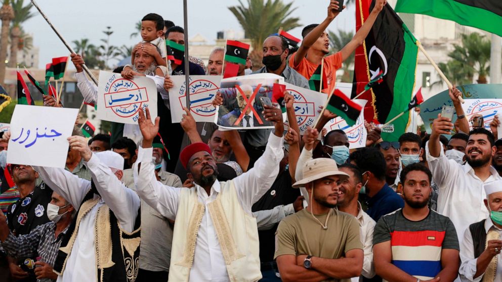 Hundreds protest against no-confidence vote in Libya govt