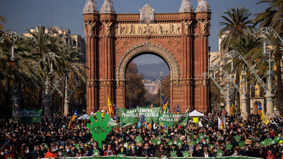 Catalans protest against mandate for more Spanish in schools