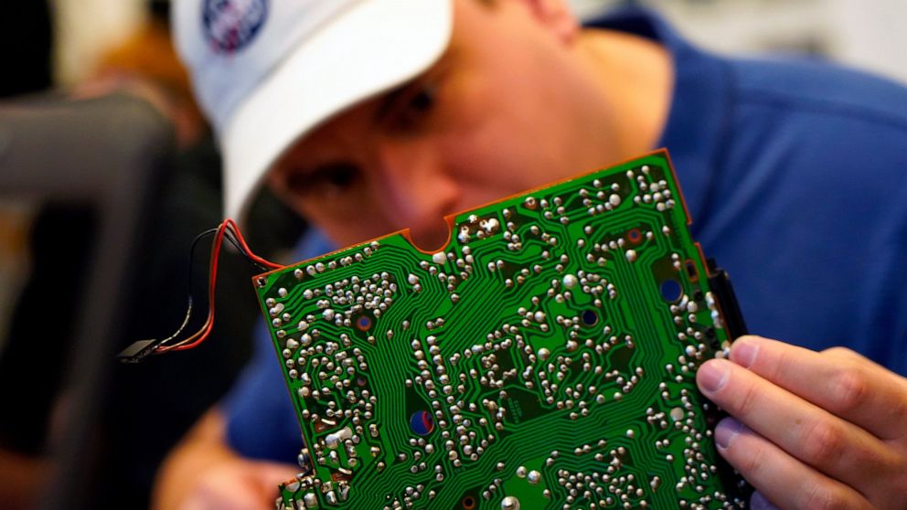 European activists fight for right to repair electronics