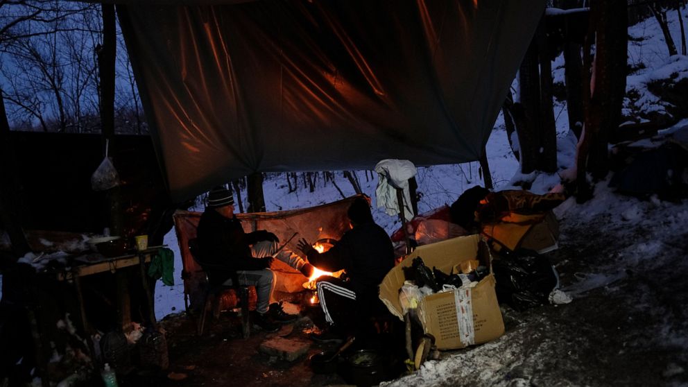 Stuck in Bosnia, migrants sleeping rough face up to winter Stuck in Bosnia, migrants sleeping rough face up to winter