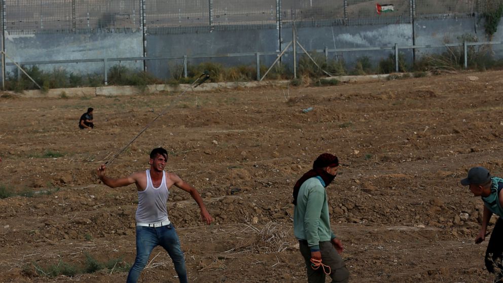 Officials: Egypt closes Gaza border amid tensions with Hamas