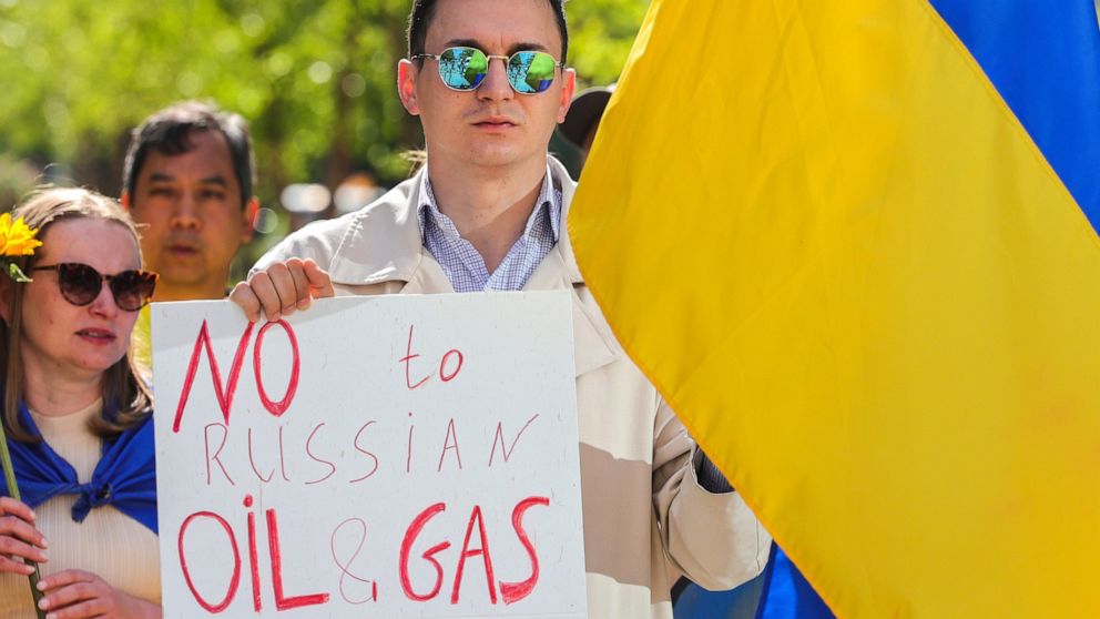 Ukrainian demonstrators demand an embargo on Russian oil during a protest in front of EU institutions prior to an extraordinary meeting of EU leaders to discuss Ukraine, energy and food security at the Europa building in Brussels, Monday, May 30, 202