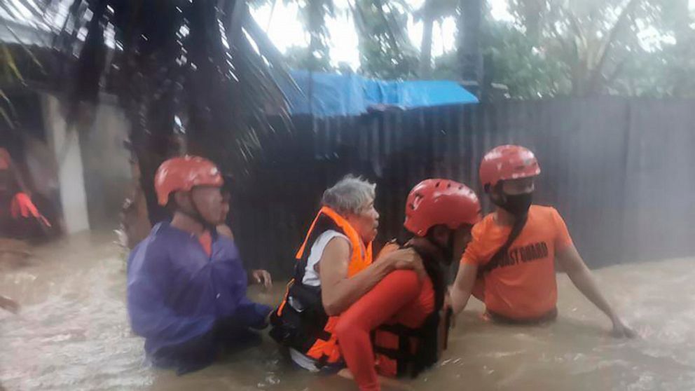 Storm leaves 3 dead, displaces hundreds in Philippines