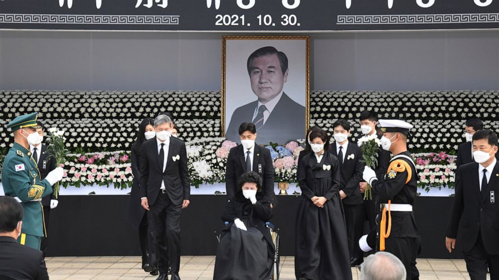 Relatives pay tribute at a memorial during the funeral for deceased former South Korean President Roh Tae-woo, Saturday, Oct. 30, 2021, in Seoul, South Korea. (Kim Min-Hee/Pool Photo via AP)