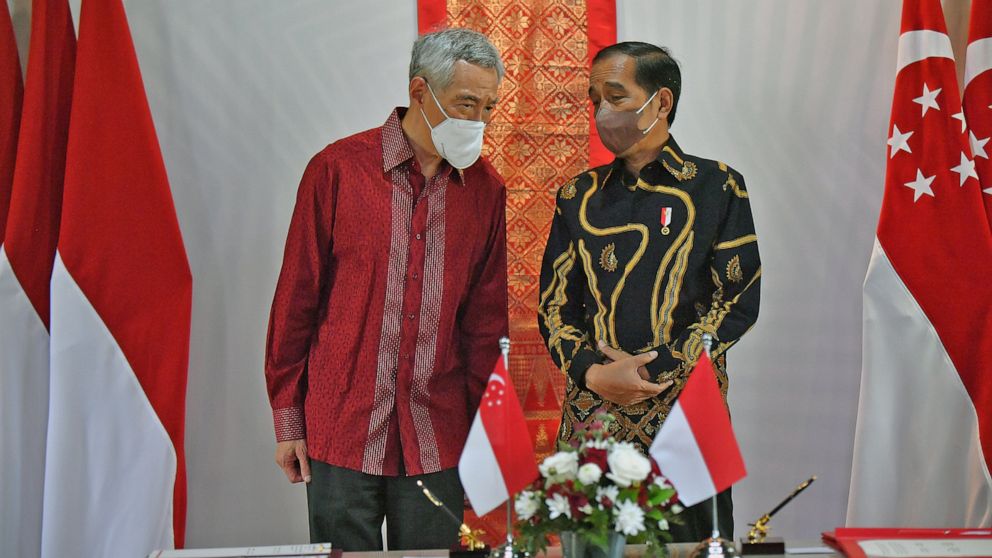 Indonesia, Singapore sign key defense, extradition treaties