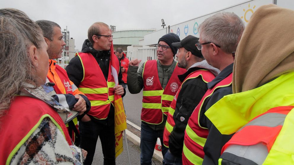 Strikes continue in French refineries, disrupt fuel supplies