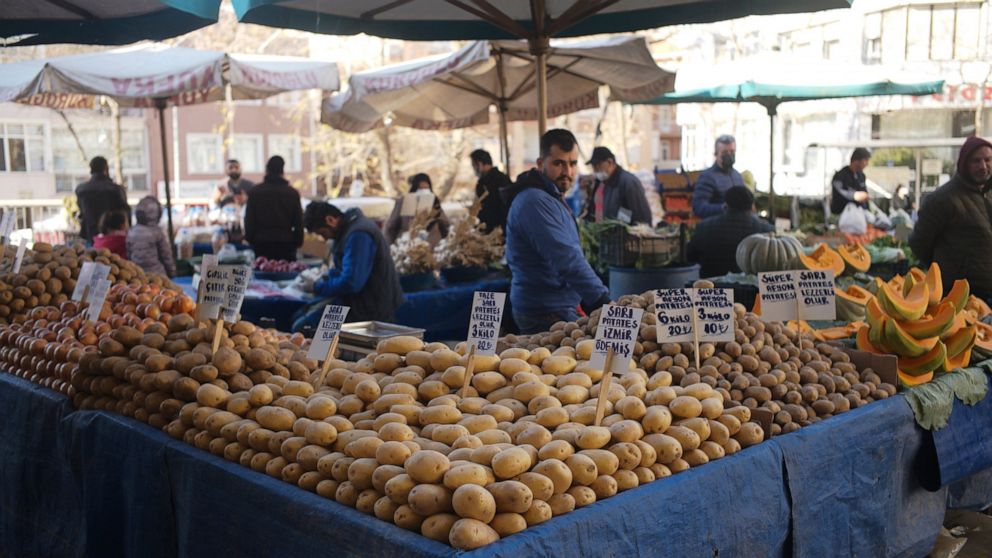 Turkish central bank doesn't change rates as inflation soars