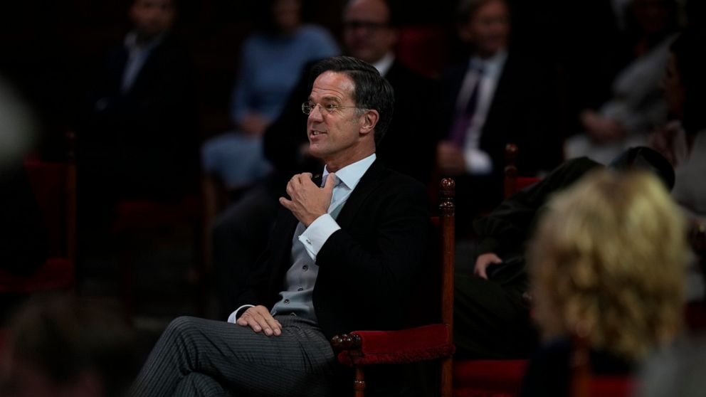 Dutch political leaders meet amid stalled coalition talks