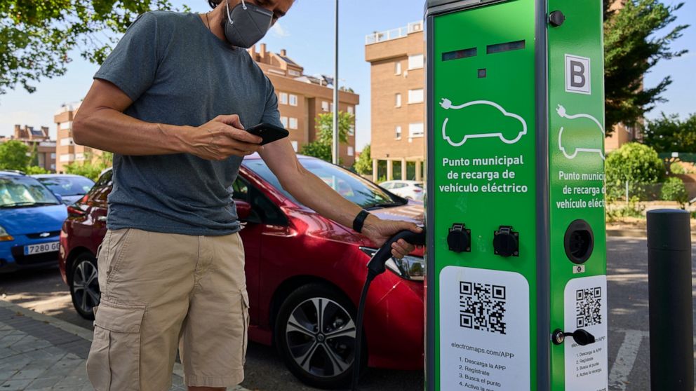 Spain hopes to jumpstart electric car industry with EU funds