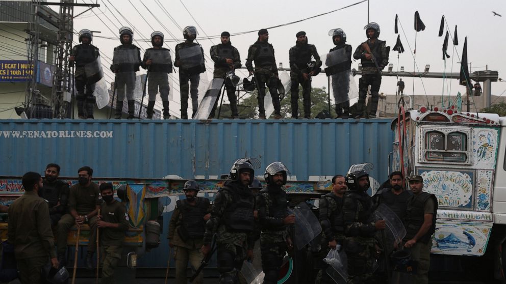 Thousands of Islamists continue marching to Pakistan capital