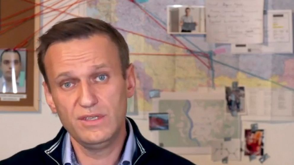 The Russian prison service is telling Navalny to show up or put him in jail