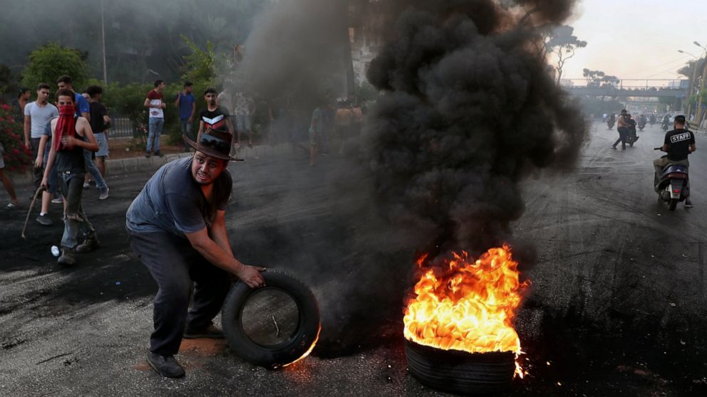 Riots in Lebanon over economy injure 10 soldiers, protesters