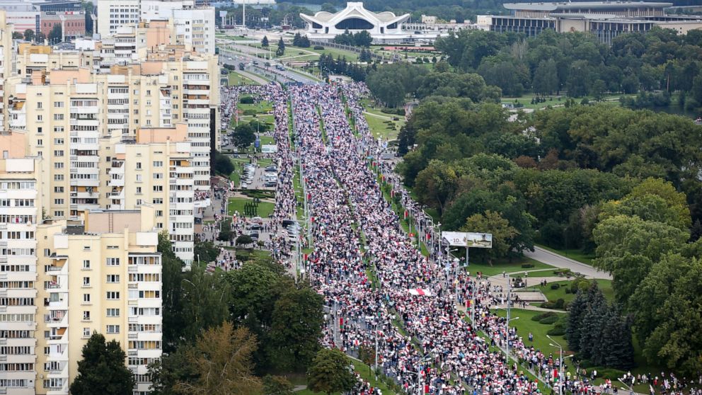 100,000 march in Minsk to demand Belarus leader resigns