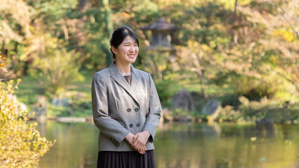 Japan emperor's daughter Aiko turns 20, throne not in sight