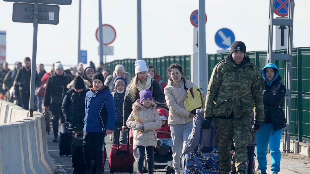 Fleeing to the border: Some 120,000 Ukrainians seek refuge