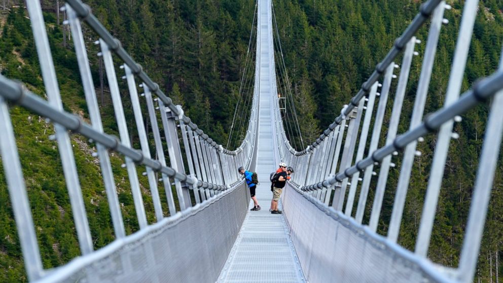 Nejdelší visutý most pro pěší v českém letovisku je otevřen
