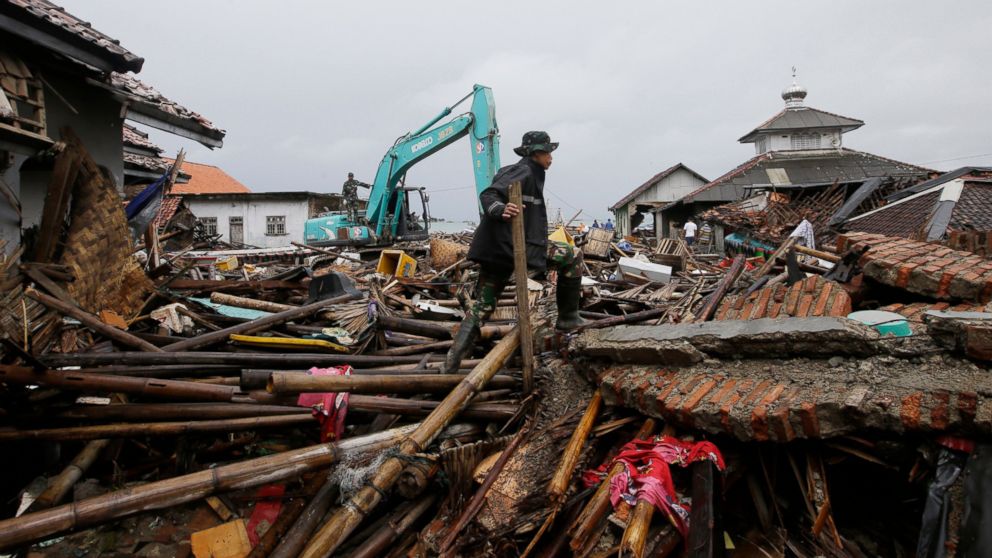 Indonesia Tsunami Survivors Remain Jittery As Deaths Hit 429 Abc