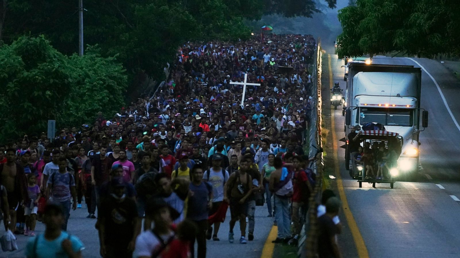 Breezy Explainer: Migrant caravan-Why are people in Mexico marching to the US border?