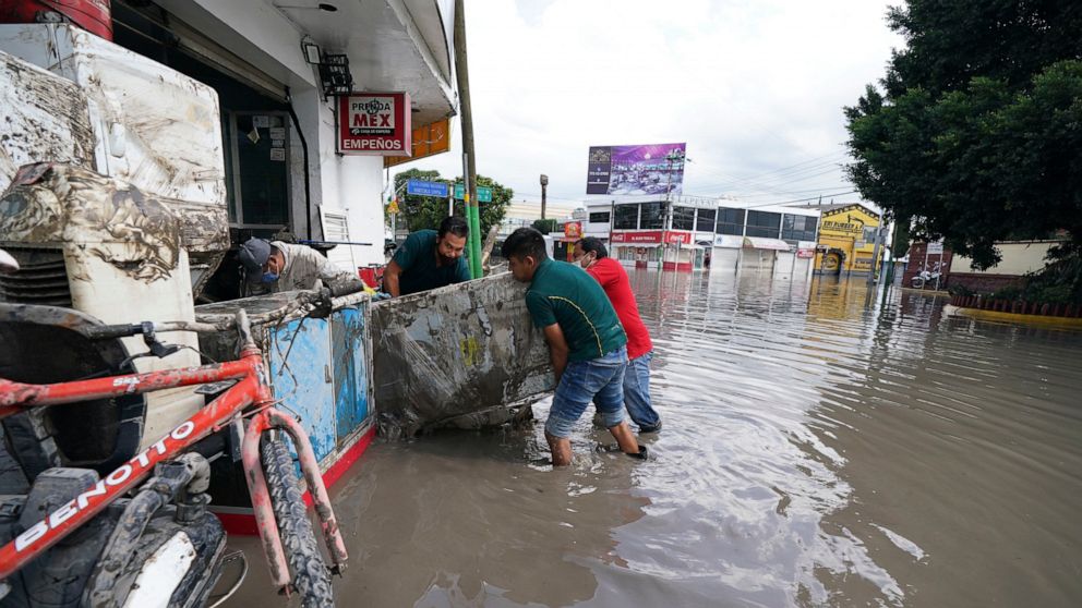 Inundaciones al norte de Ciudad de México dejan carreteras sumergidas