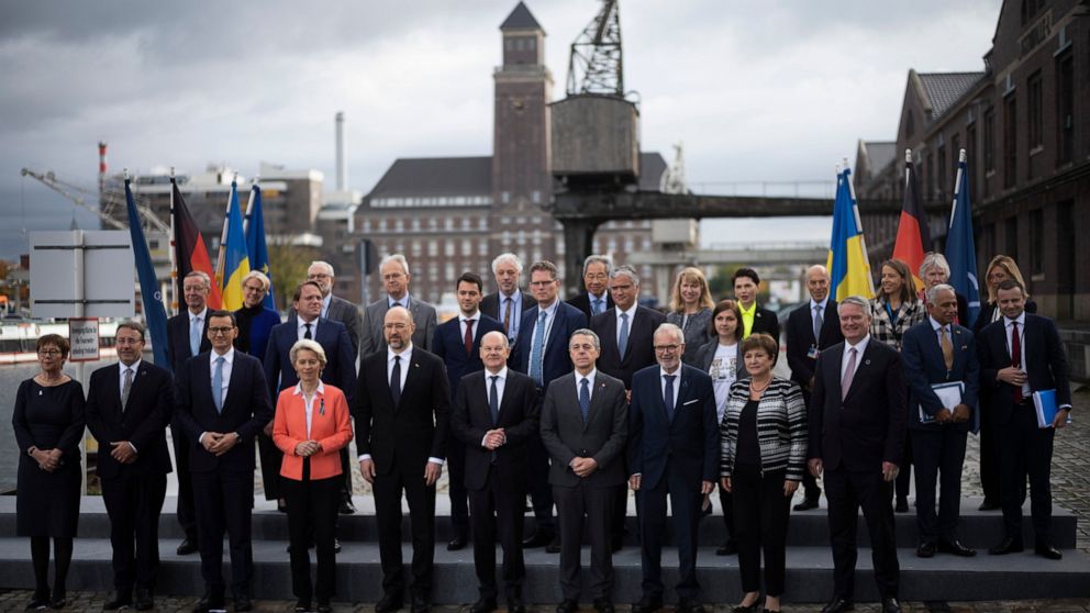 Poland's Prime Minister Mateusz Morawiecki, third from left, European Commission President Ursula von der Leyen, fourth from left, Ukrainian Prime Minister Denis Shmyhal, fifth from left, German Chancellor Olaf Scholz, fifth from right, and Swiss Pre
