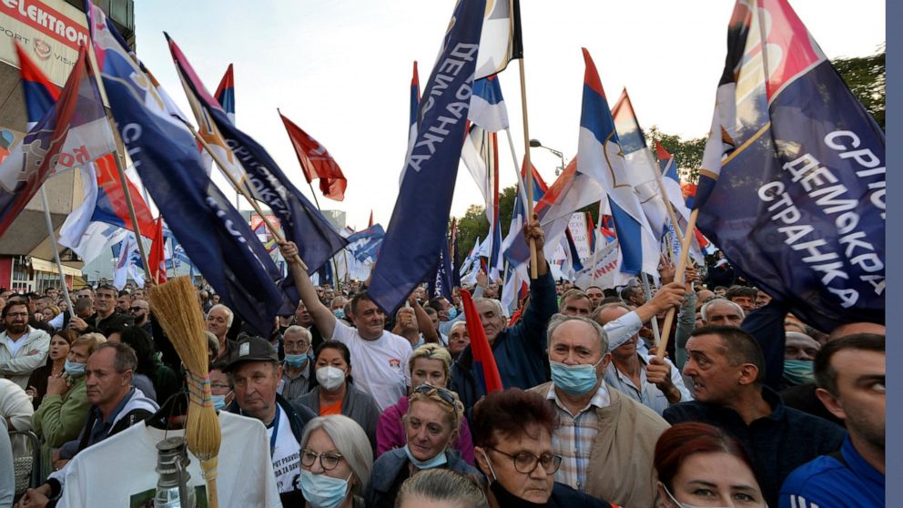 Protesters denounce Bosnian Serb leaders, claim corruption