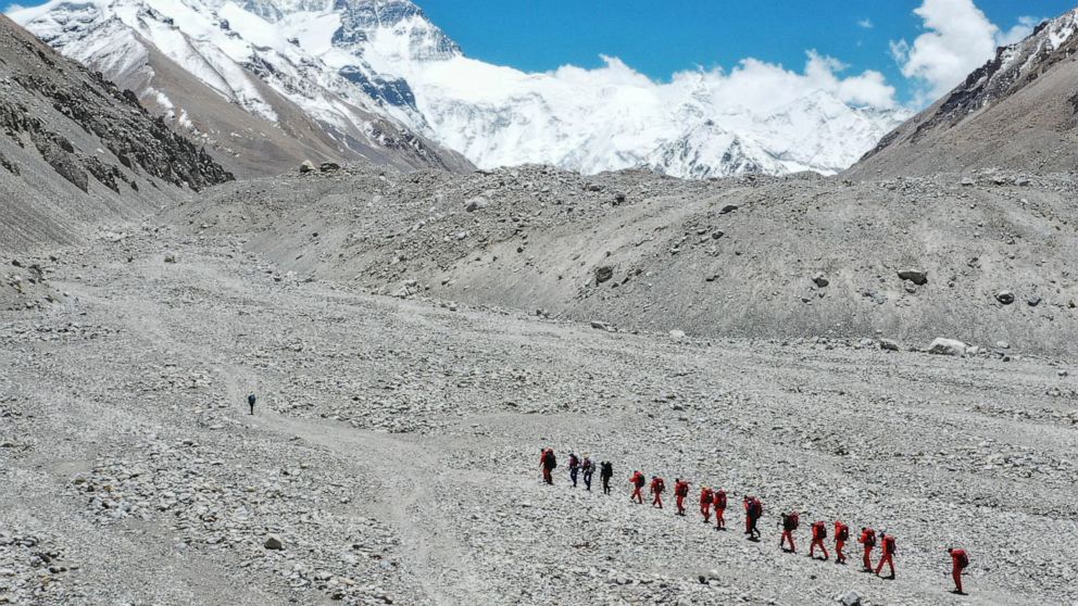 China cancels Everest climbs over fears of virus from Nepal