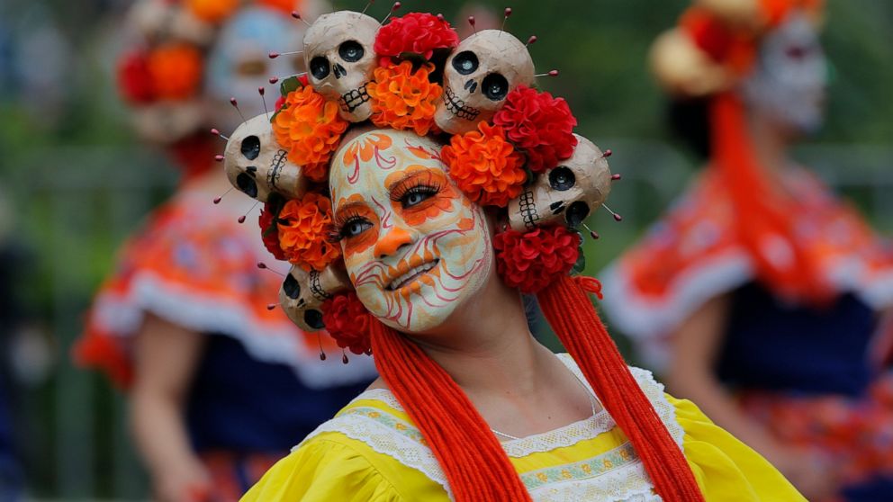 Skulls Masks And Dancers As Mexico Fetes Day Of The Dead Abc News