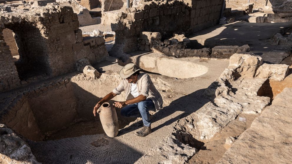 Israeli archaeologists discover ancient winemaking complex