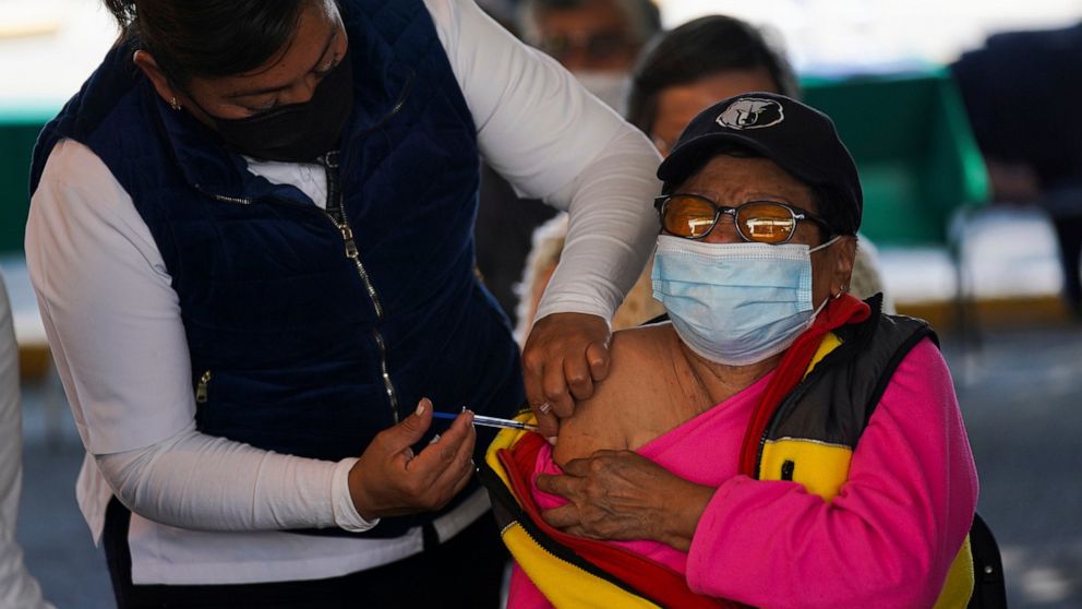 Moderna le da a México 2.7 millones de vacunas mientras muertes superan las 300,000
