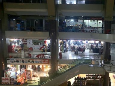 Pakistan orders malls to close early amid economic crisis