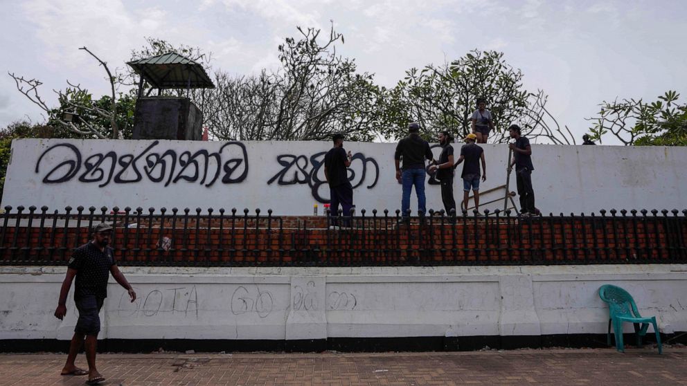 Sri Lanka in political vacuum as talks go on amid crisis