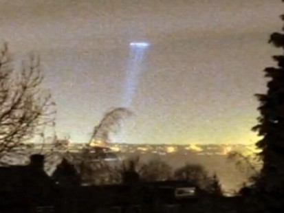 VIDEO: A UFO in China?s skies forces Xiaoshan Airport to cease operations for one hour.
