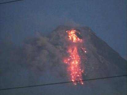 VIDEO: Thousands flee as the Philippines Mayon volcano shows signs of activity.
