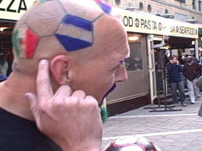 VIDEO: ABCs John Berman talks to soccer fan Zach Phillips about his unique hairstyle.