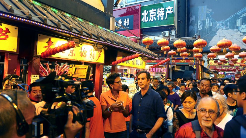 PHOTO: "GMA" co-anchor Robin Roberts trip to China took her to several iconic spots, including the Great Wall, Wangfujing market and Chengdu, home of the giant panda.
