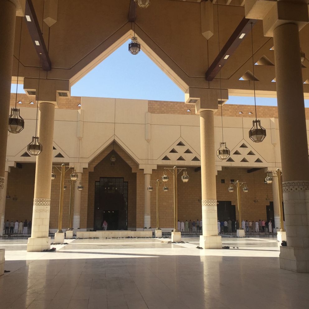 The courtyard of the Grand Mosque is Riyadh, connected to the headquarters of the religious police. 