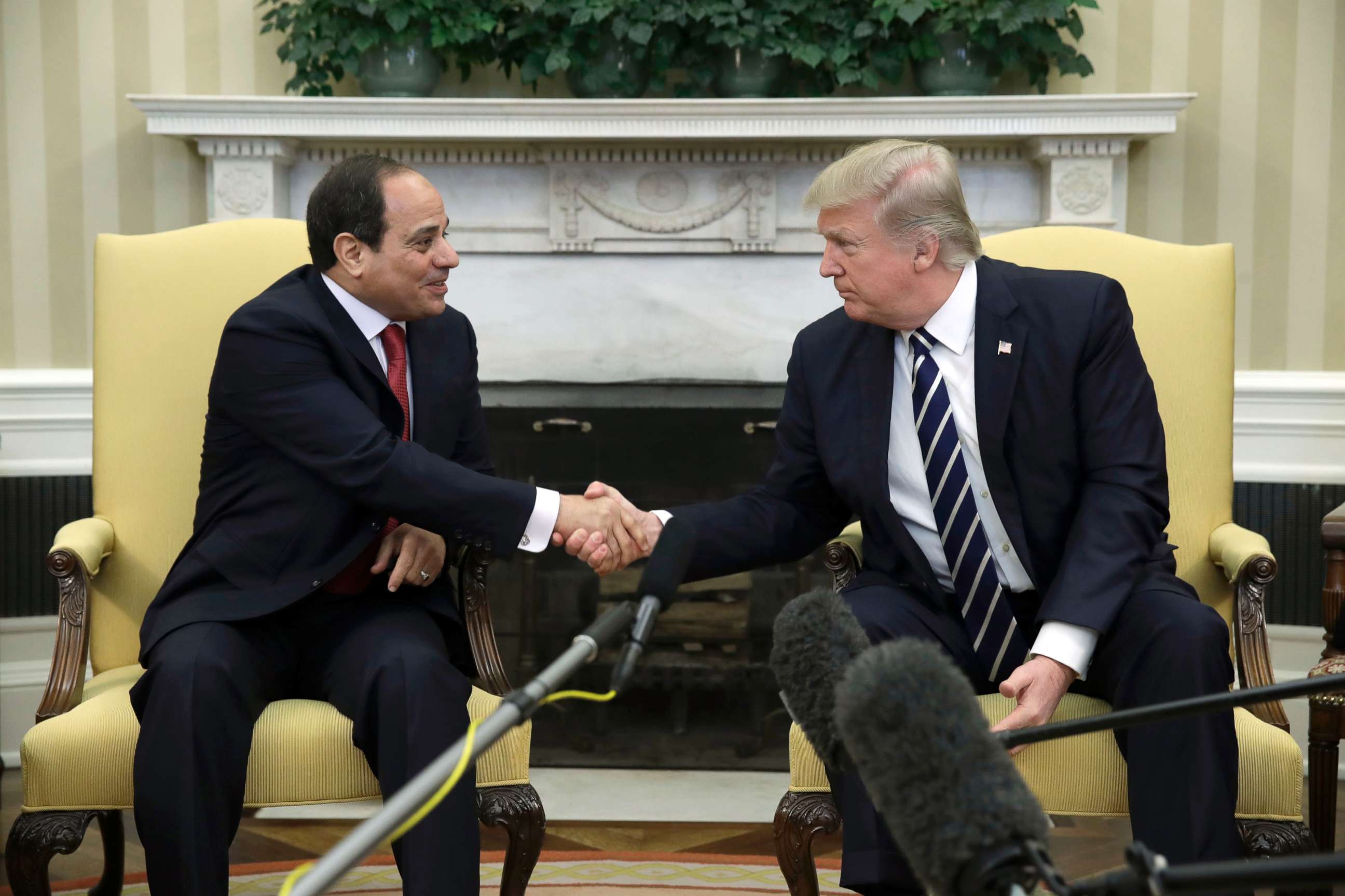 PHOTO: President Donald Trump shakes hands with Egyptian President Abdel Fattah al-Sisi in the Oval Office of the White House in Washington, April, 3, 2017.