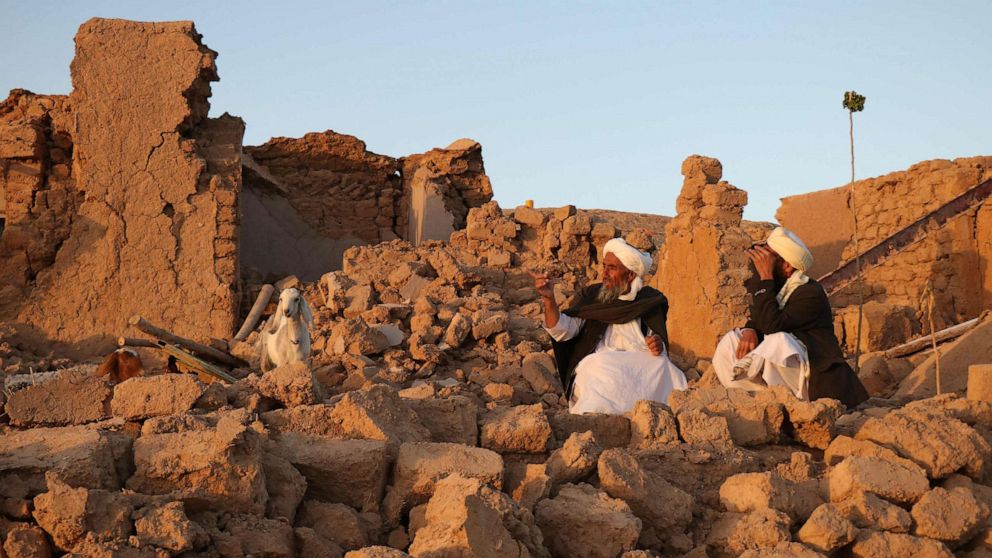 Naciones Unidas: Al menos 100 personas murieron como consecuencia de los fuertes terremotos que sacudieron el oeste de Afganistán