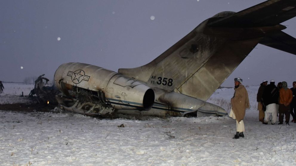 Us Military Identifies 2 Pilots Killed In Afghanistan Crash Abc News