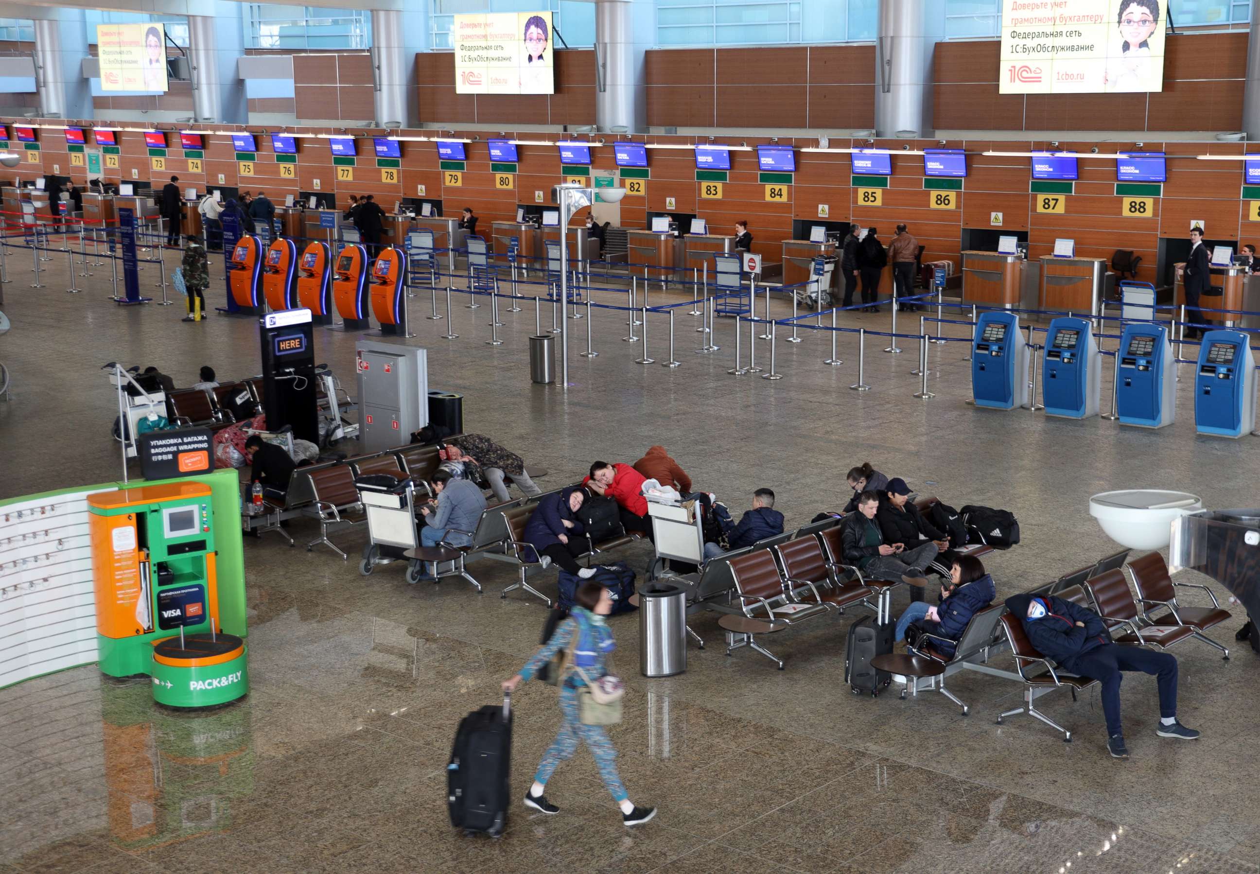 PHOTO: Passengers at Sheremetyevo International Airport on the first day of an international flight ban ordered by the government amid the ongoing COVID-19 pandemic and effective since March 27.