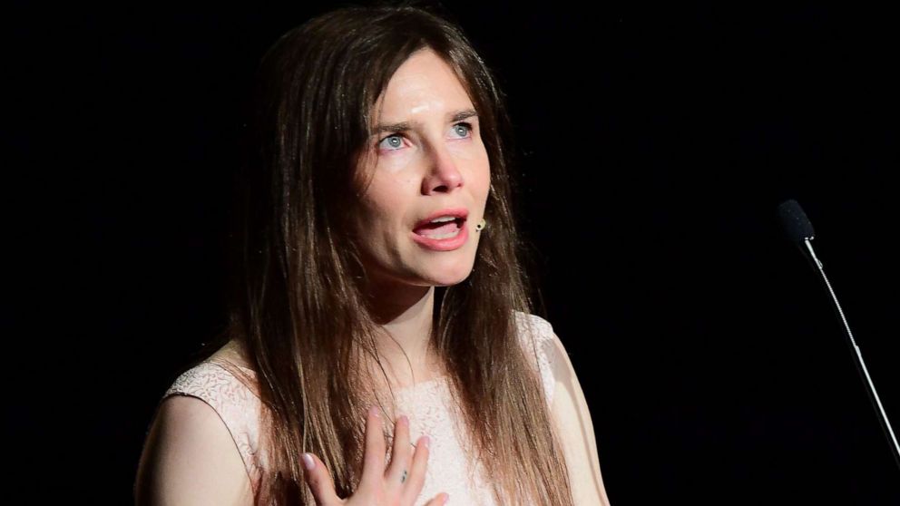 VIDEO: Amanda Knox returns to Italy 'as a free woman' 