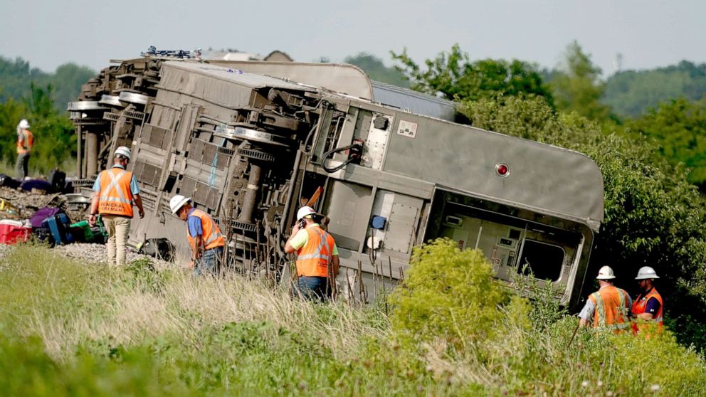 4 dead, at least 150 injured after Amtrak train derails in Missouri ...