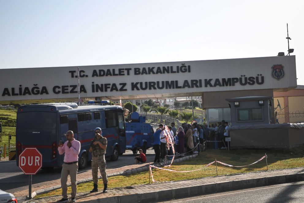 PHOTO: A prisoner transport vehicle arrives for the trial of US pastor Andrew Brunson, held on charges of aiding terror groups, in Aliaga, north of Izmir, on July 18, 2018.