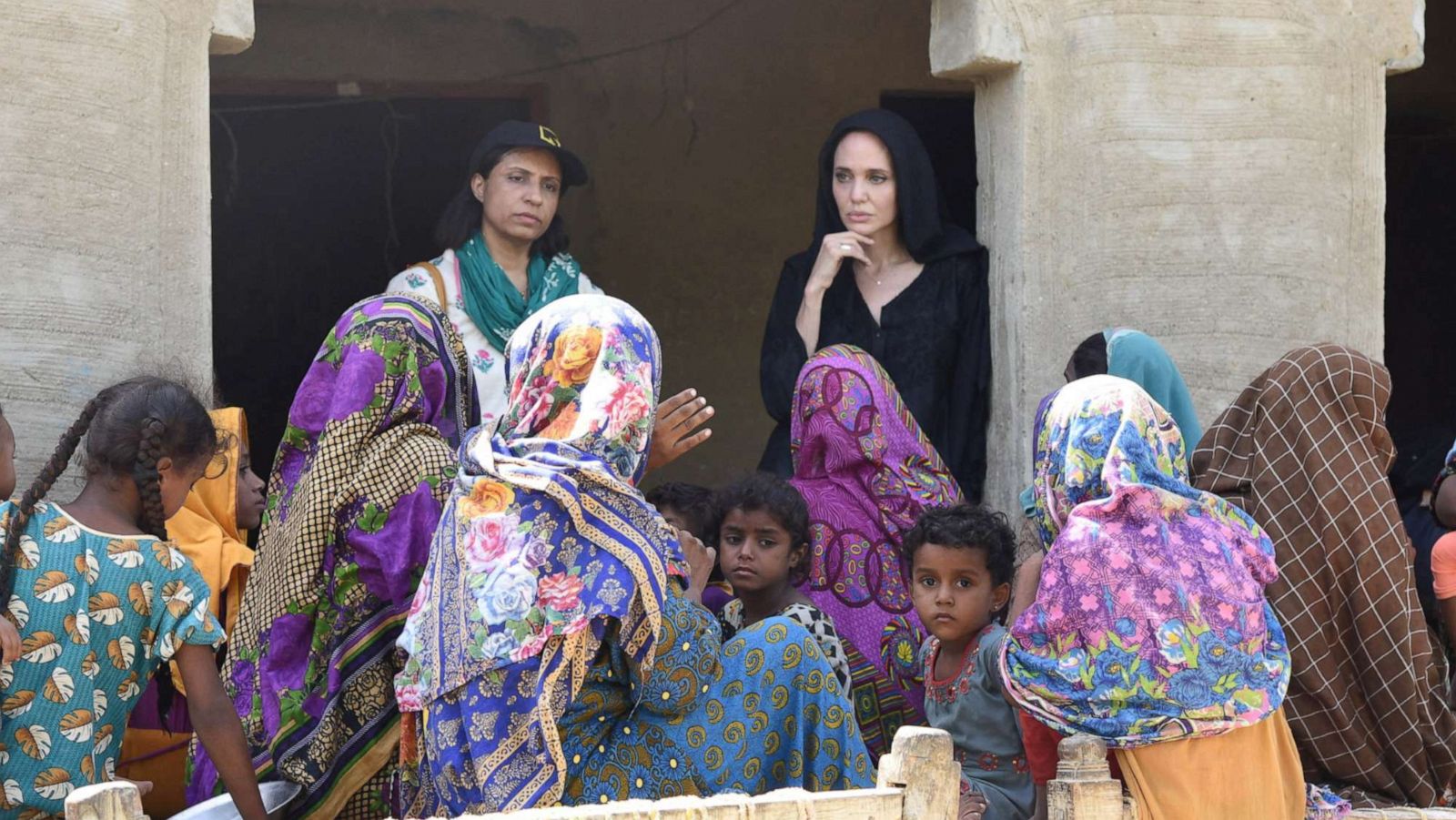 Angelina Jolie makes surprise visit to flood-hit Pakistan - ABC News