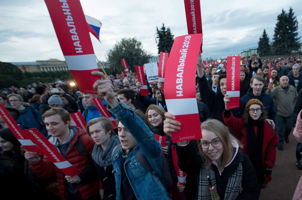 PHOTO: People attend an unauthorized anti-Kremlin rally called by opposition leader Alexei Navalny, who is serving a 20-day jail sentence, in Saint-Petersburg, Russia, Oct. 7, 2017.