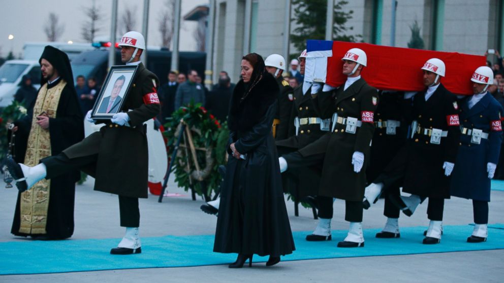 PHOTO: A Turkish honor guard carries the Russian flag-draped coffin of Russian Ambassador to Turkey, Andrei Karlov, who was assassinated Monday, during a ceremony at the airport in Ankara, Turkey, Dec. 20, 2016.