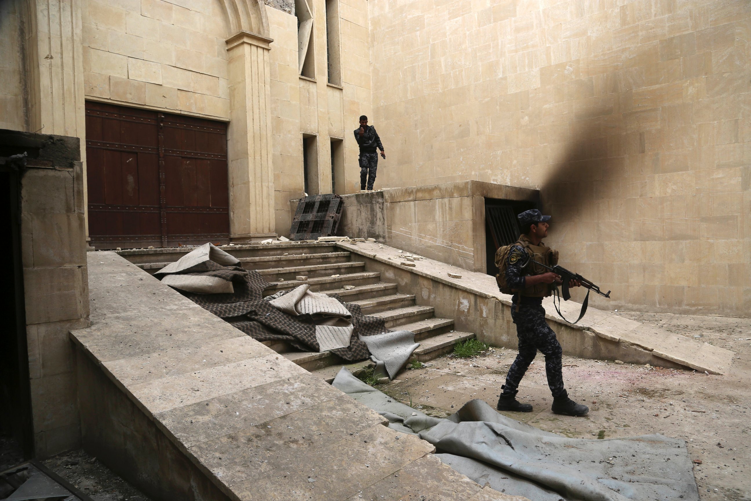 PHOTO: Iraqi federal police inspect Mosul's heavily damaged museum in Western Mosul, Iraq, March 8, 2017.