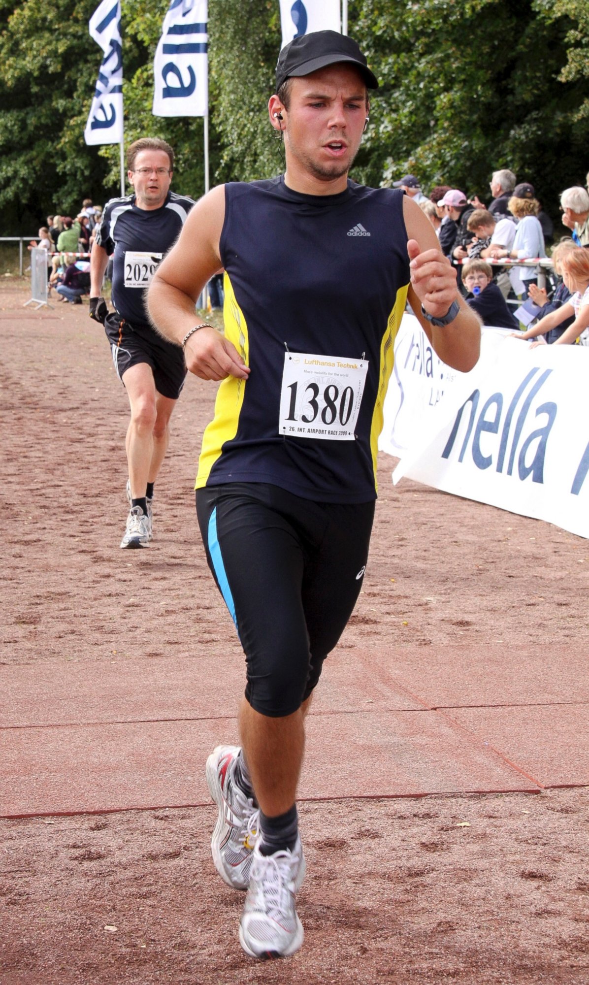 PHOTO: In this Sunday, Sept. 13, 2009 photo, Andreas Lubitz competes at the Airportrun in Hamburg, northern Germany.