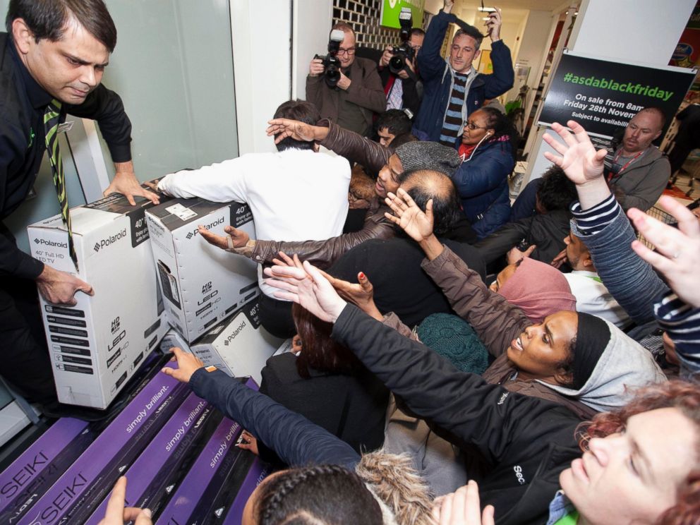 PHOTO: Shoppers jostle for electrical goods at a store in London, on Nov. 28, 2014.