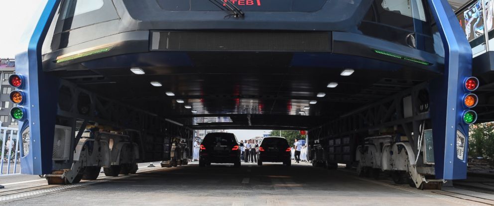 ap_china_elevated_bus_03_jc_160803_12x5_